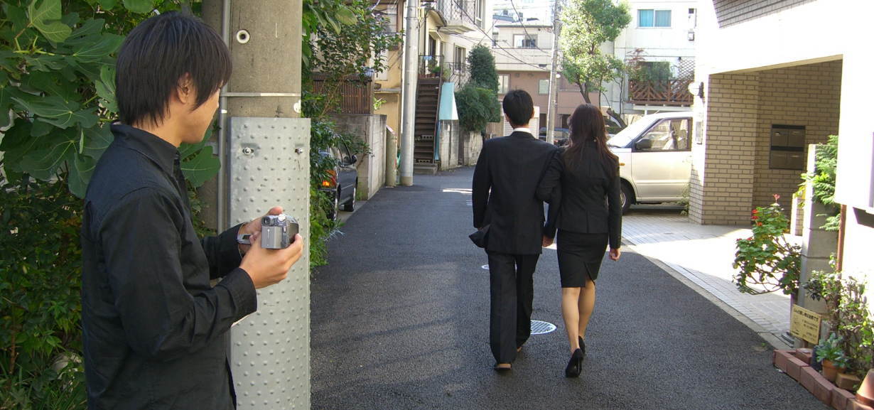 浮気調査で不倫カップルを撮影する探偵